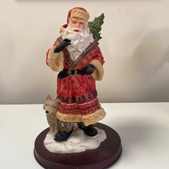 Woodland Santa Tabletop Resin Statue - Picture 1 of 3